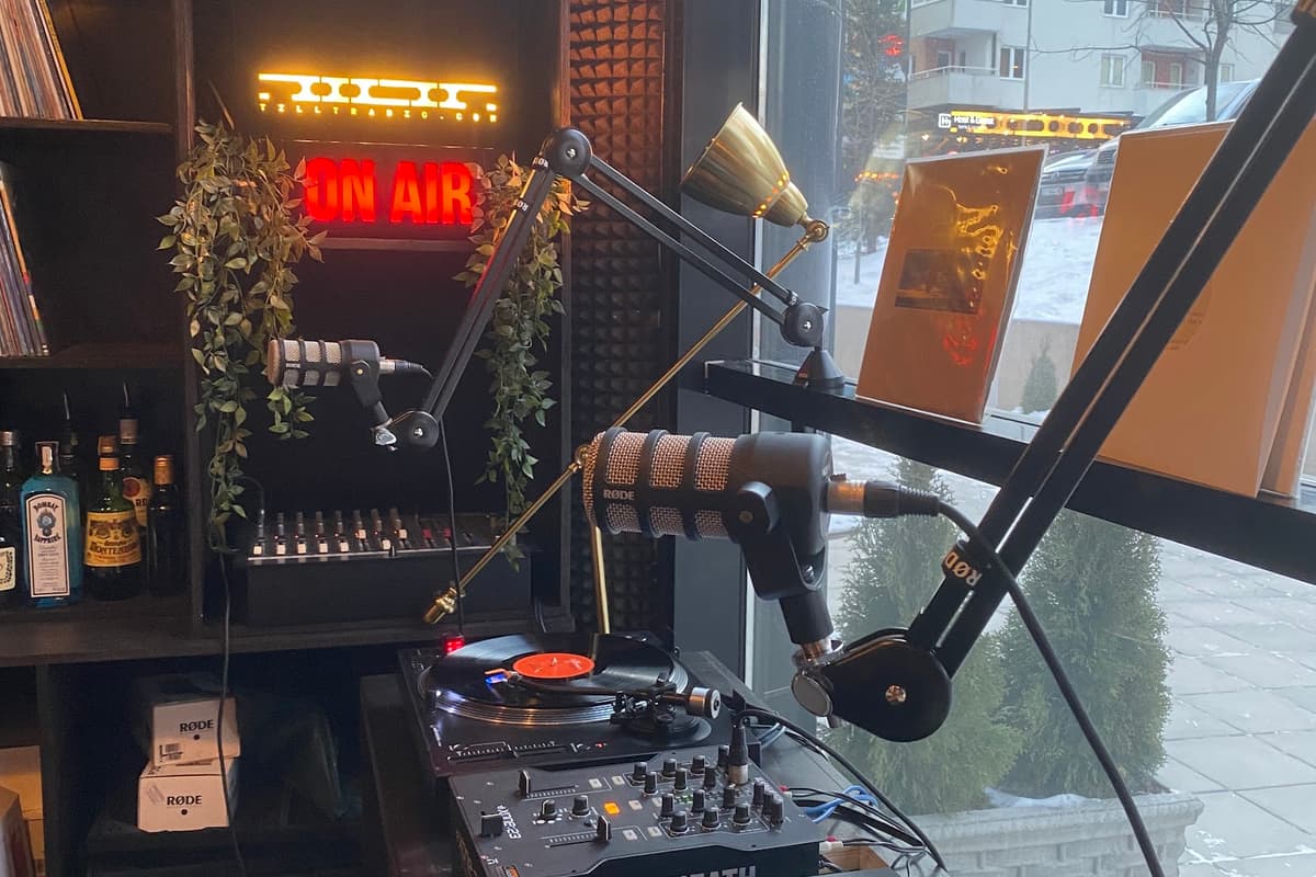 Tillt Radio Vinyl Bar