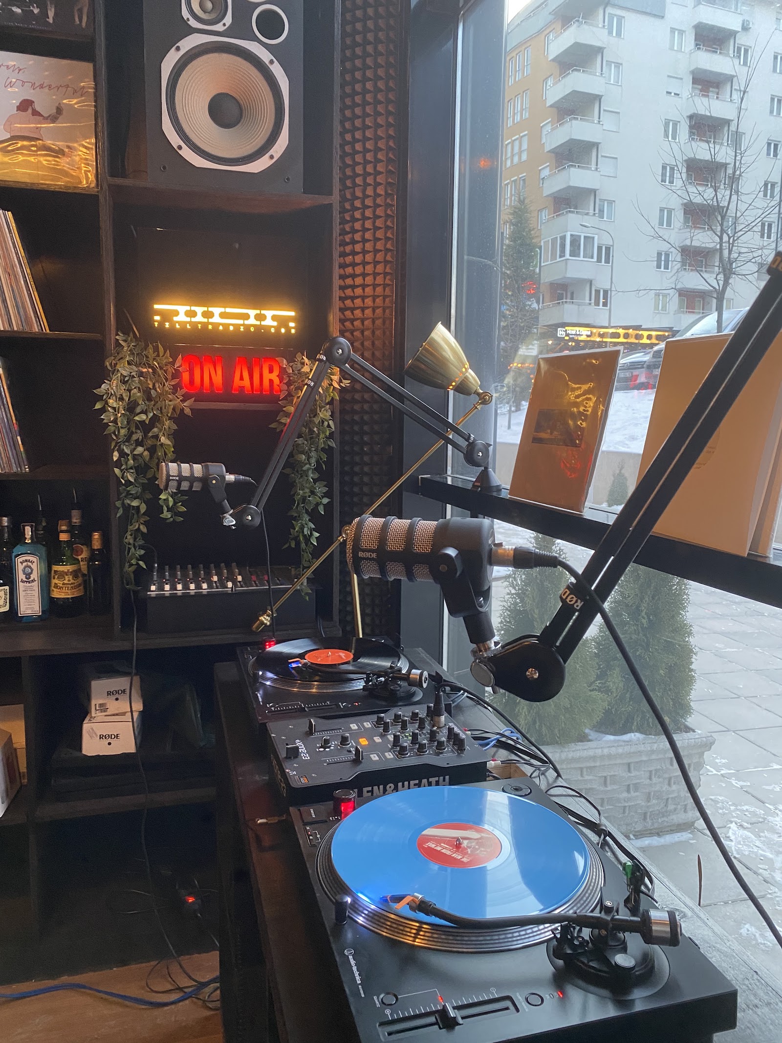 Tillt Radio Vinyl Bar